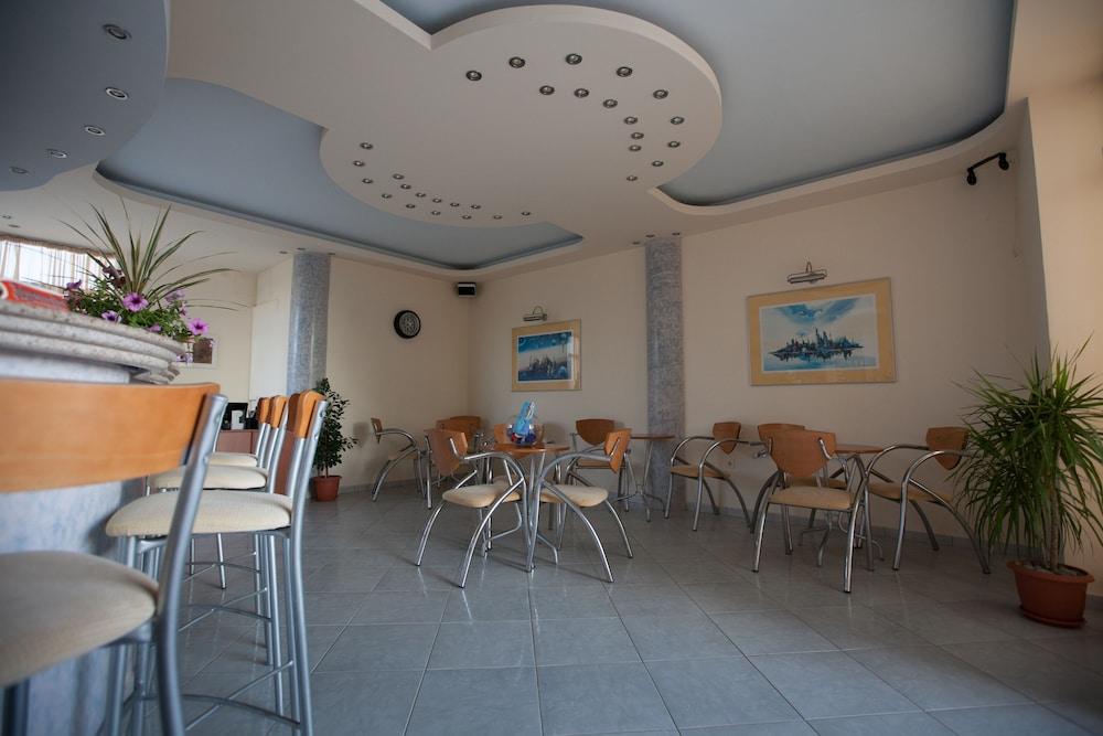 Cosmi Apts Gouves By Estia מראה חיצוני תמונה